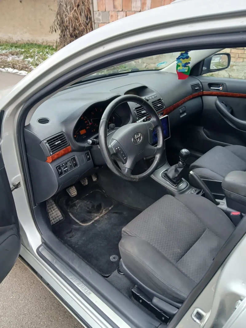 Toyota Avensis 2.0D 116 НОВ ВНОС РЕГИСТРИРАН ЗИМНИ ГУМИ , снимка 7 - Автомобили и джипове - 53231649
