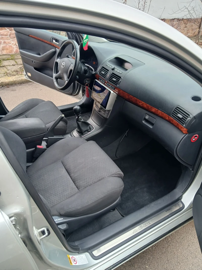 Toyota Avensis 2.0D 116 НОВ ВНОС РЕГИСТРИРАН ЗИМНИ ГУМИ , снимка 9 - Автомобили и джипове - 53231649
