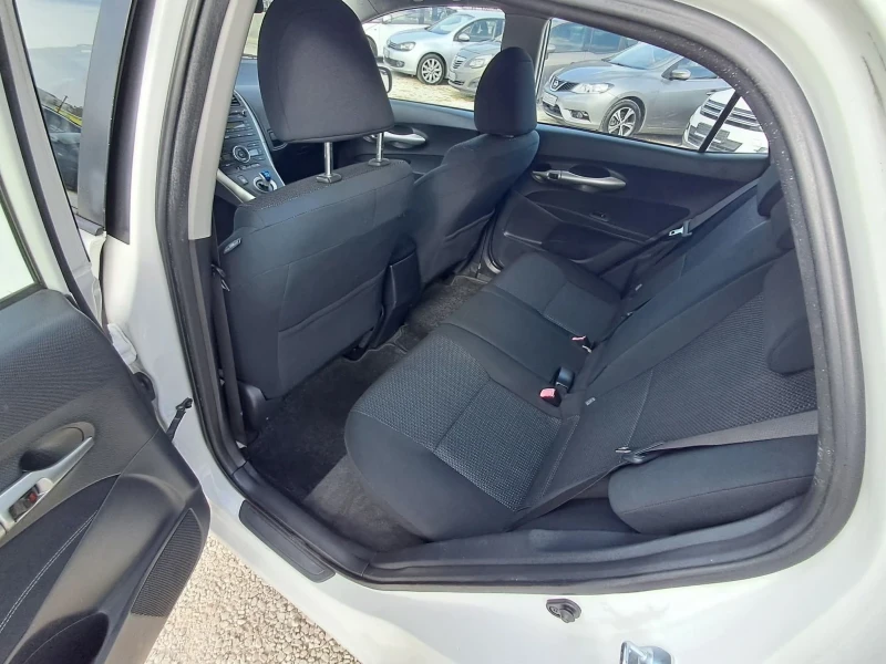 Toyota Auris 1.8Хибрид АВТОМАТИК, снимка 16 - Автомобили и джипове - 53514542