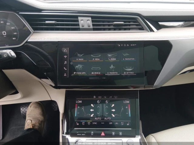 Audi E-Tron PREMIUM PLUS* QUATTRO* 360* PANO* ПОДГРЕВ* КОЖА* , снимка 17 - Автомобили и джипове - 55594079