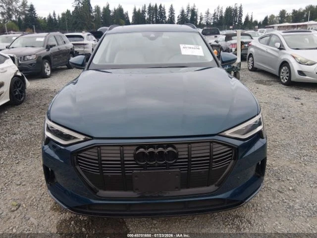 Audi E-Tron PREMIUM PLUS* QUATTRO* 360* PANO* ПОДГРЕВ* КОЖА* , снимка 11 - Автомобили и джипове - 55594079