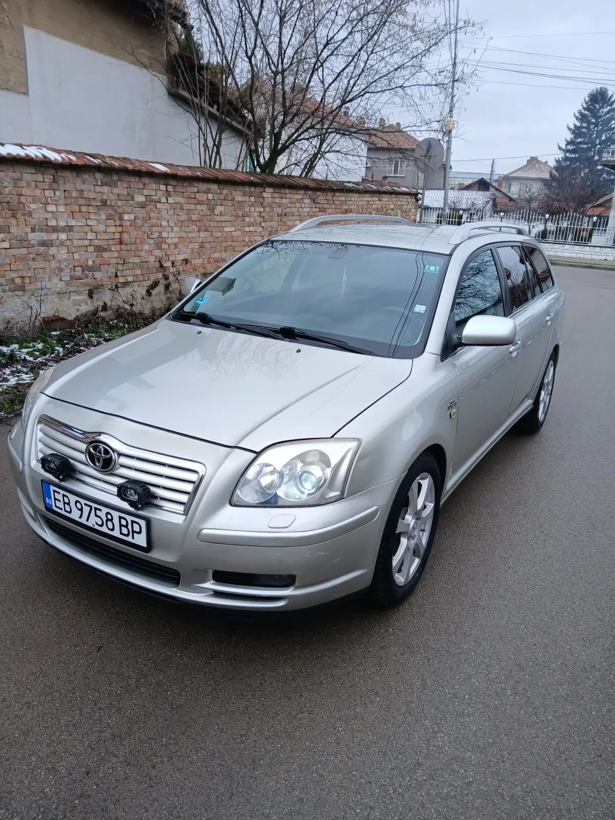 Toyota Avensis 2.0D 116 НОВ ВНОС РЕГИСТРИРАН ЗИМНИ ГУМИ , снимка 1