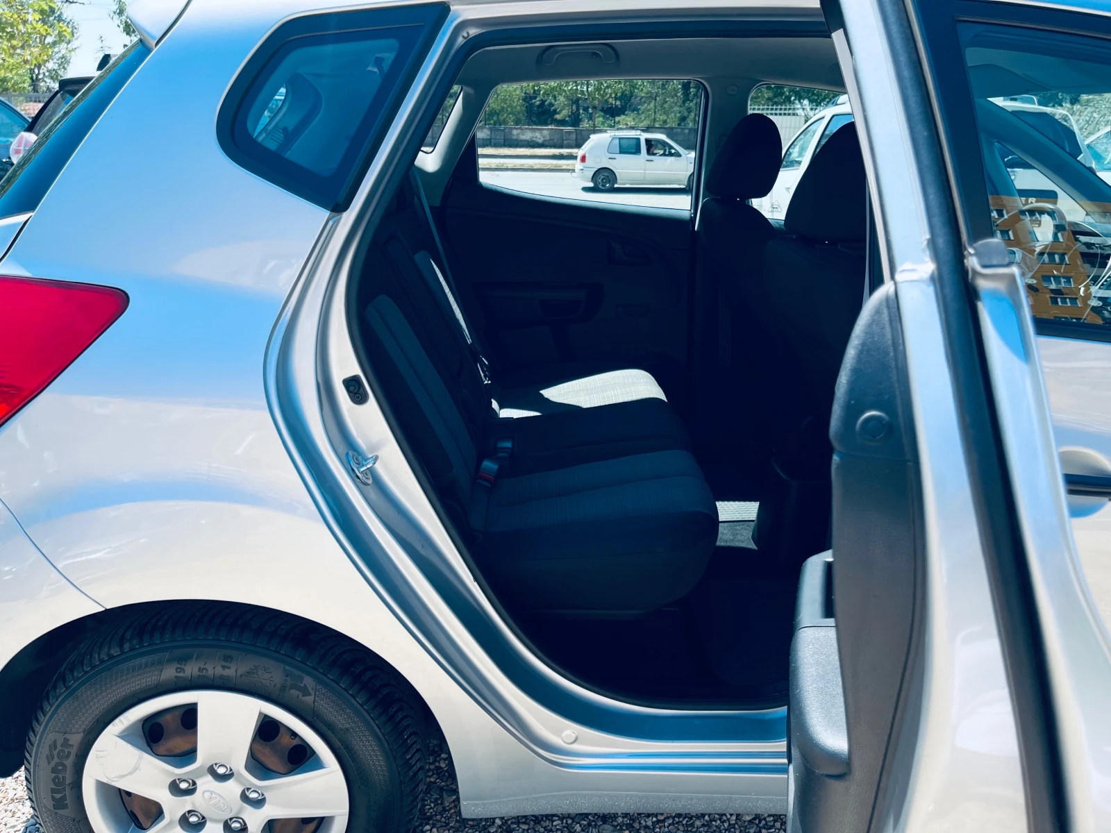 Kia Venga 1.4i BI FUEL  | Mobile.bg — изображение 14
