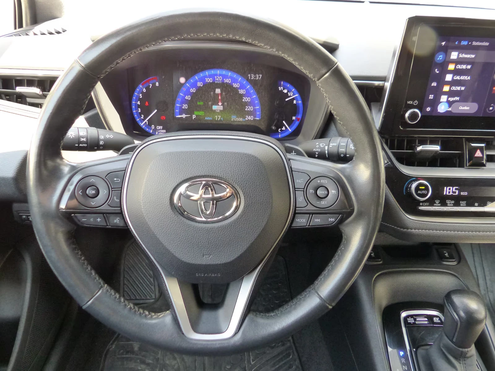 Toyota Corolla 2.0HEV/TS/184HP/SMART-KEY/CARPLAY/LED/DAB/540f - изображение 10