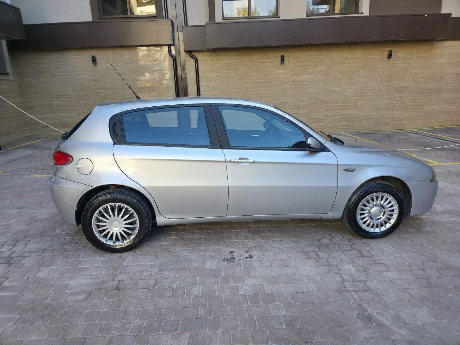 Alfa Romeo 147 JTD  - изображение 4