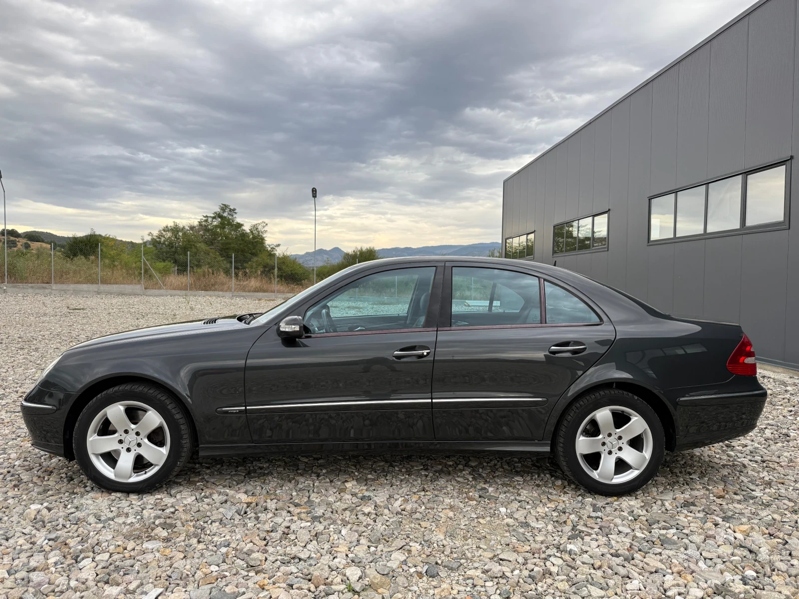 Mercedes-Benz E 500 4 MATIC - изображение 3