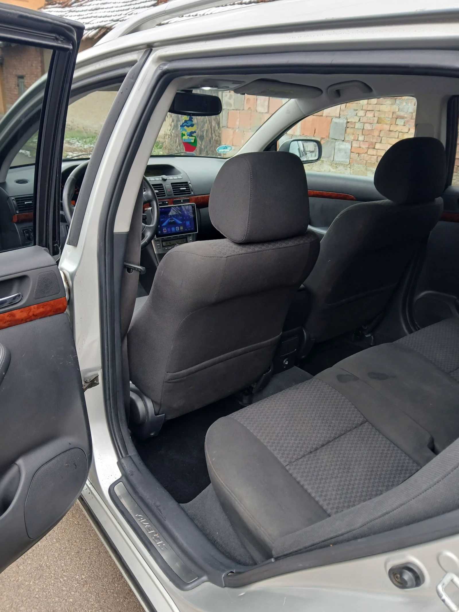 Toyota Avensis 2.0D 116 НОВ ВНОС РЕГИСТРИРАН ЗИМНИ ГУМИ  - изображение 10