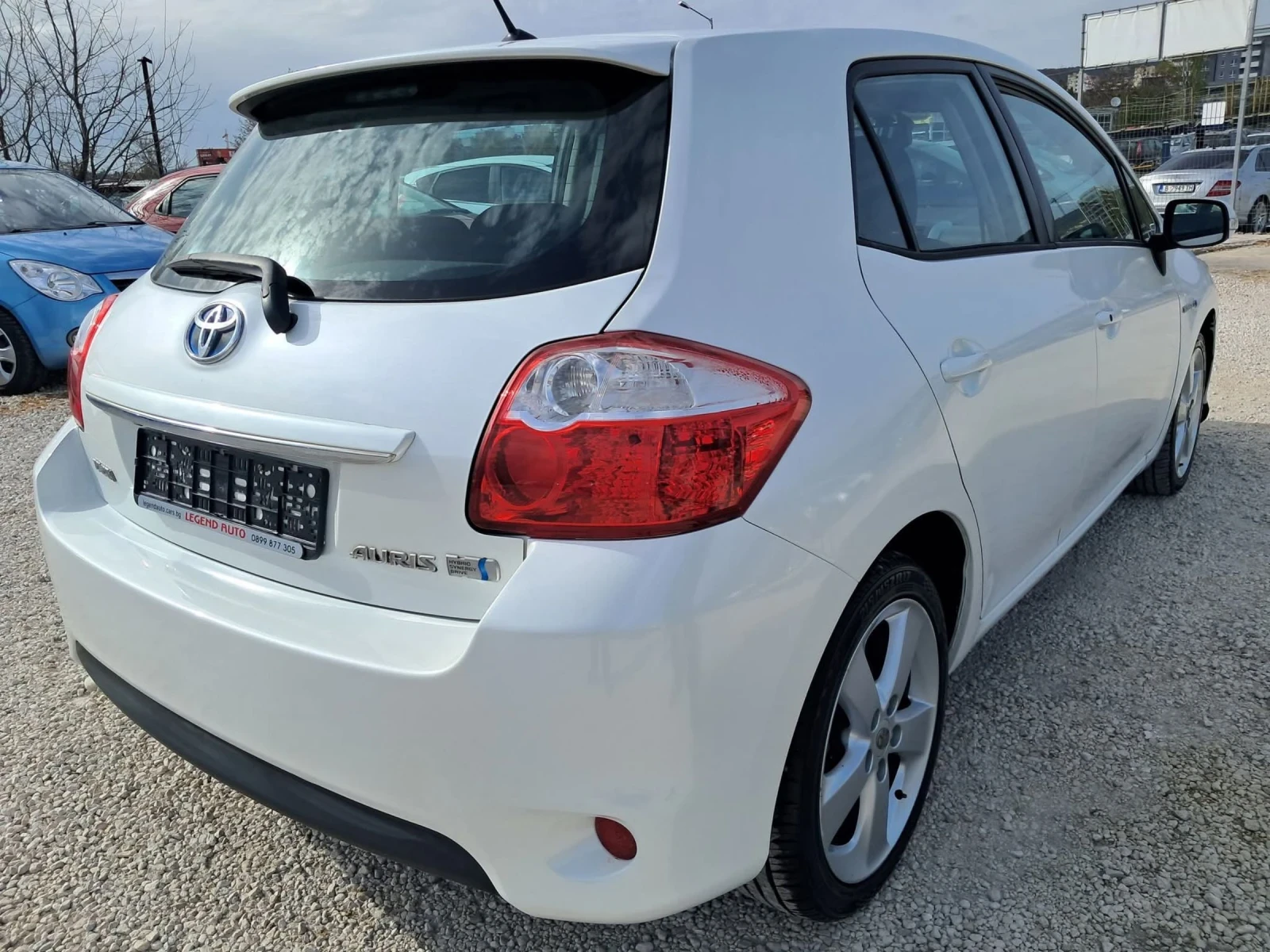 Toyota Auris 1.8Хибрид АВТОМАТИК - изображение 5