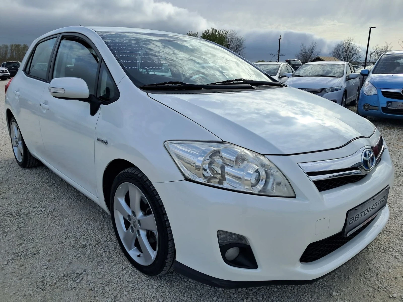 Toyota Auris 1.8Хибрид АВТОМАТИК - изображение 3