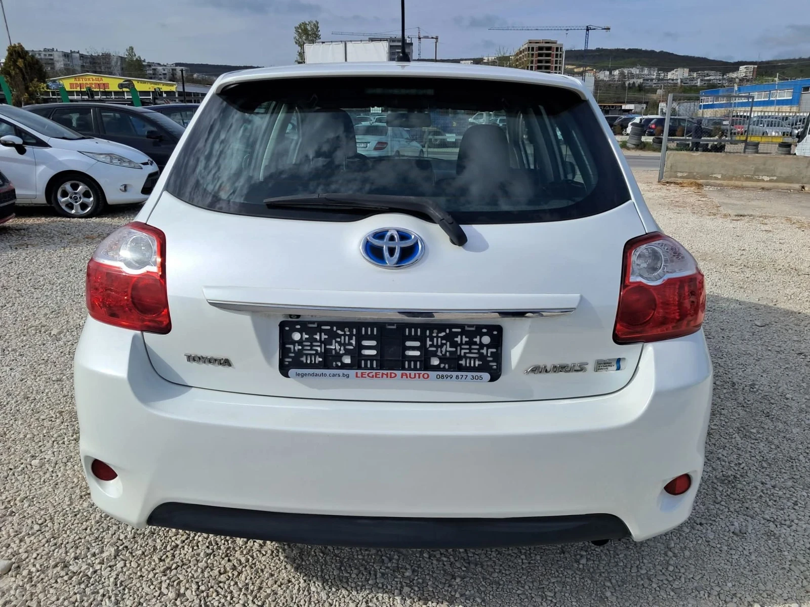 Toyota Auris 1.8Хибрид АВТОМАТИК - изображение 6