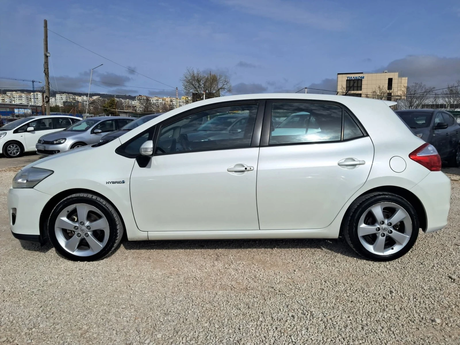 Toyota Auris 1.8Хибрид АВТОМАТИК - изображение 8