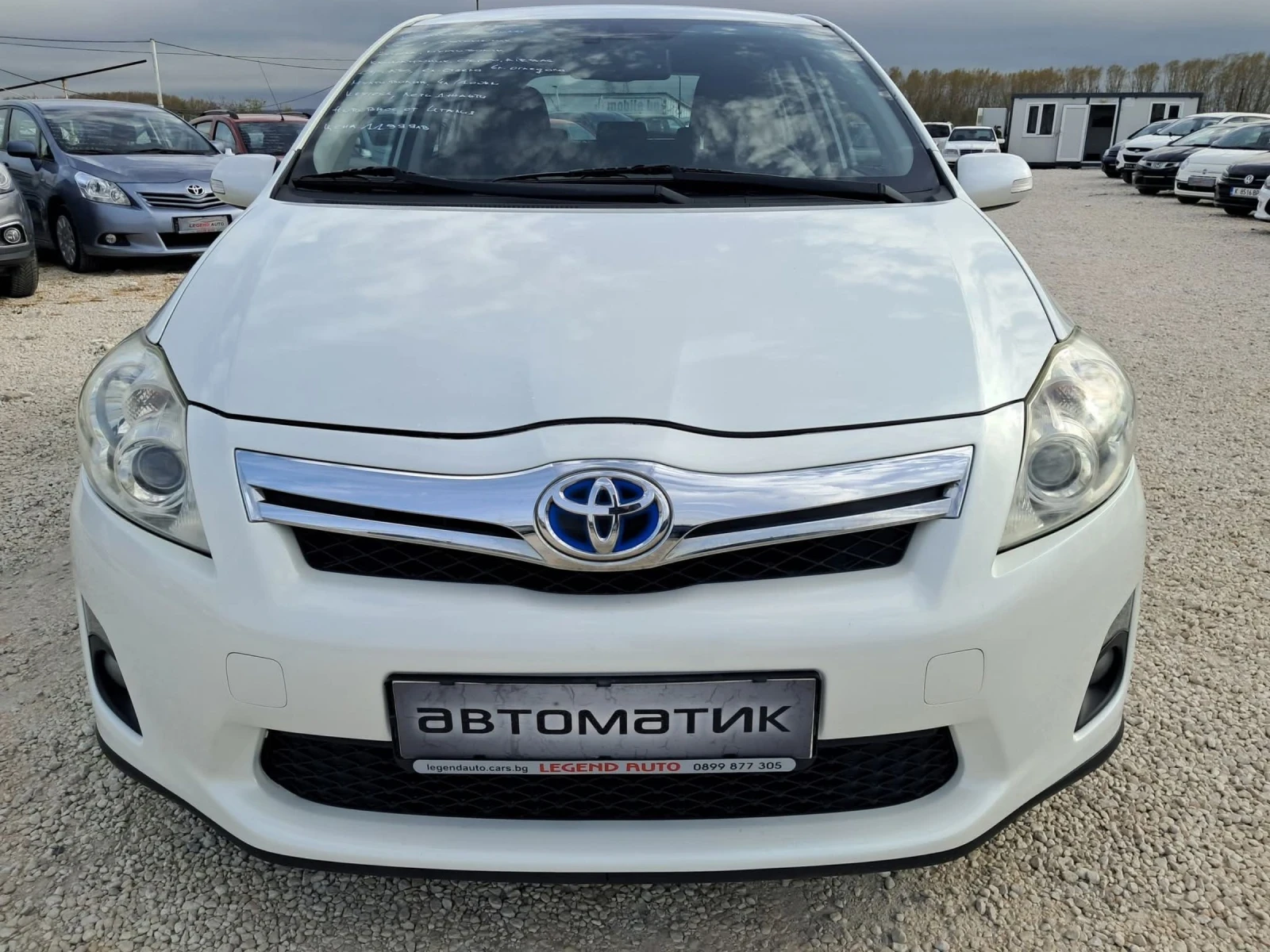 Toyota Auris 1.8Хибрид АВТОМАТИК - изображение 2
