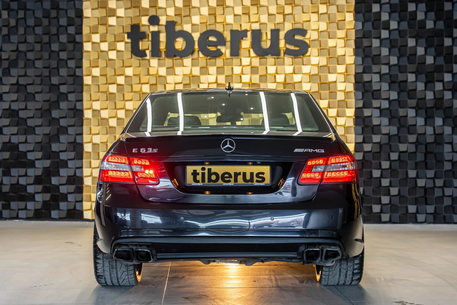 Mercedes-Benz E 63 AMG, снимка 4 - Автомобили и джипове - 53768038