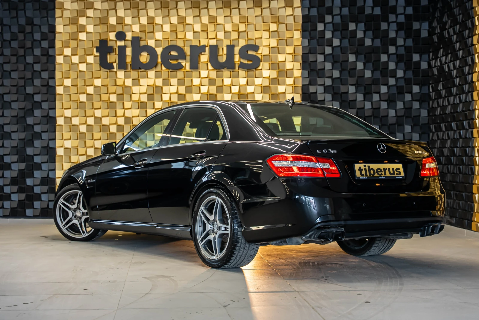 Mercedes-Benz E 63 AMG, снимка 2 - Автомобили и джипове - 53768038