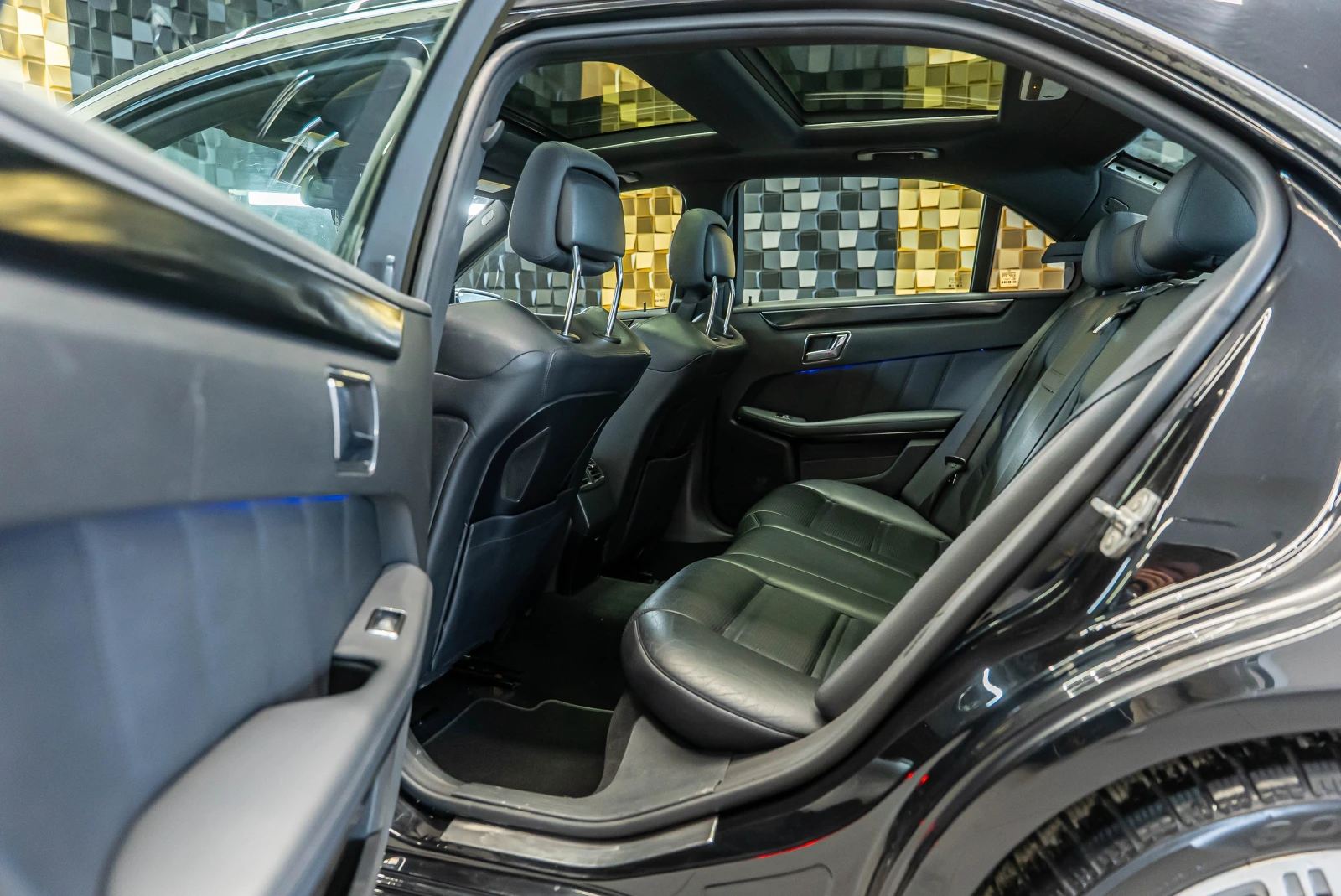 Mercedes-Benz E 63 AMG, снимка 17 - Автомобили и джипове - 53768038