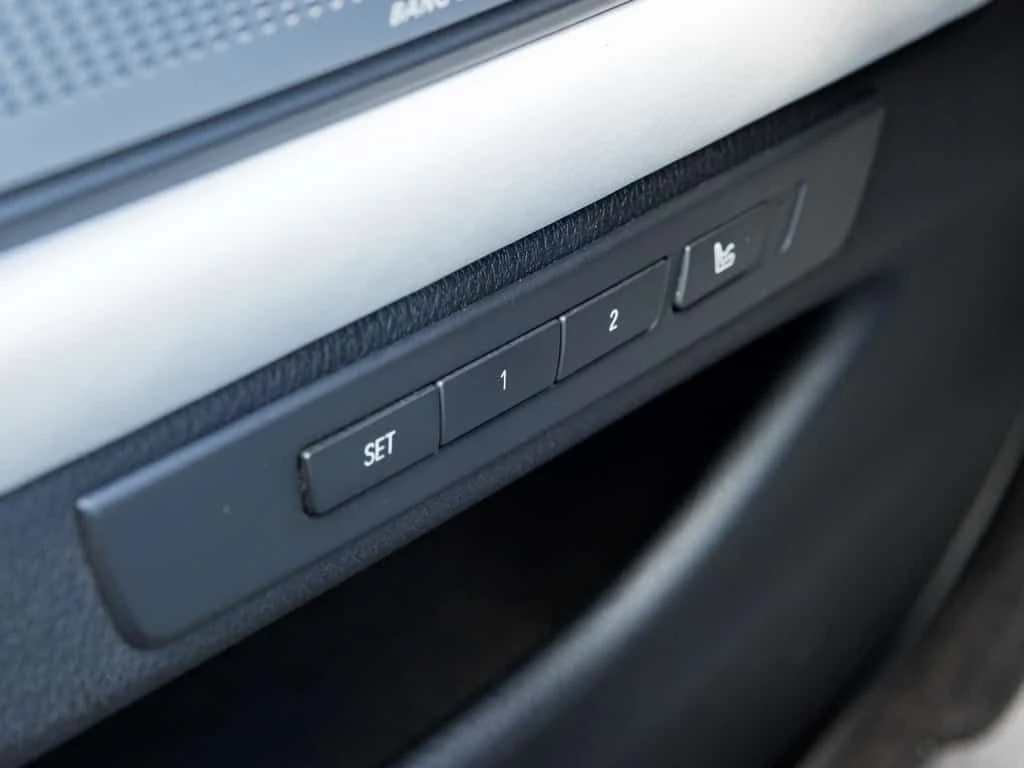 BMW M5 * Certified, Stage 2, Ceramic, NEW TIRES, RARE PAI, снимка 16 - Автомобили и джипове - 54173680