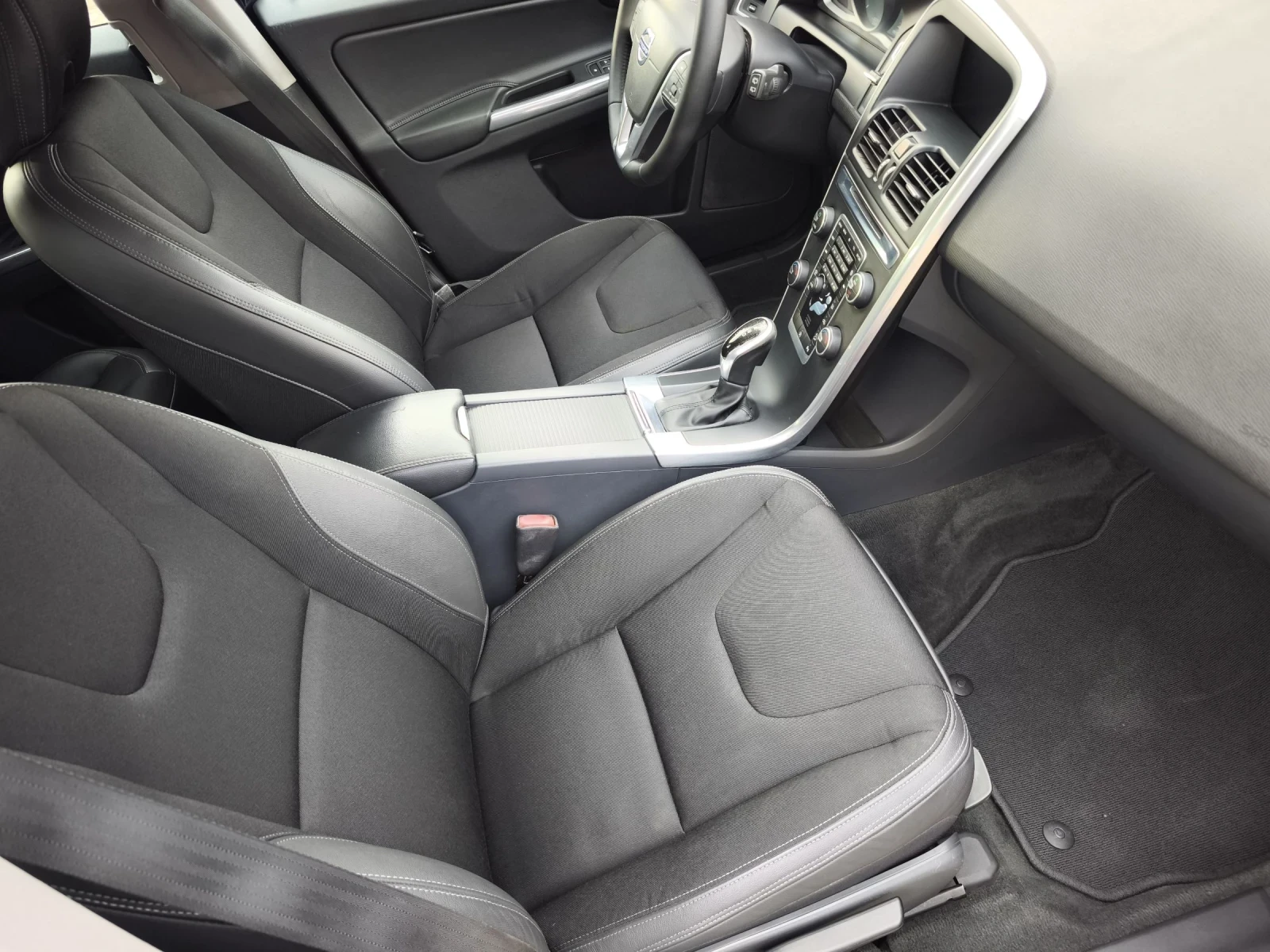 Volvo XC60 2.4d 4x4 190k EVRO 6 FULL SERVICE IN VOLVO NEW  - изображение 10