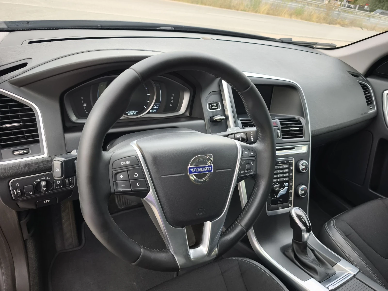 Volvo XC60 2.4d 4x4 190k EVRO 6 FULL SERVICE IN VOLVO NEW  - изображение 7