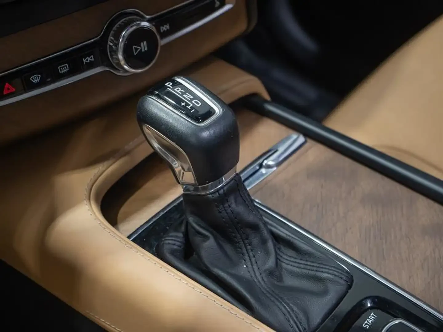 Volvo Xc90 T6* INSCRIPTION* ДИГИТАЛНО* ТАБЛО* ОБДУХВАНЕ* МАСА, снимка 10 - Автомобили и джипове - 55034667
