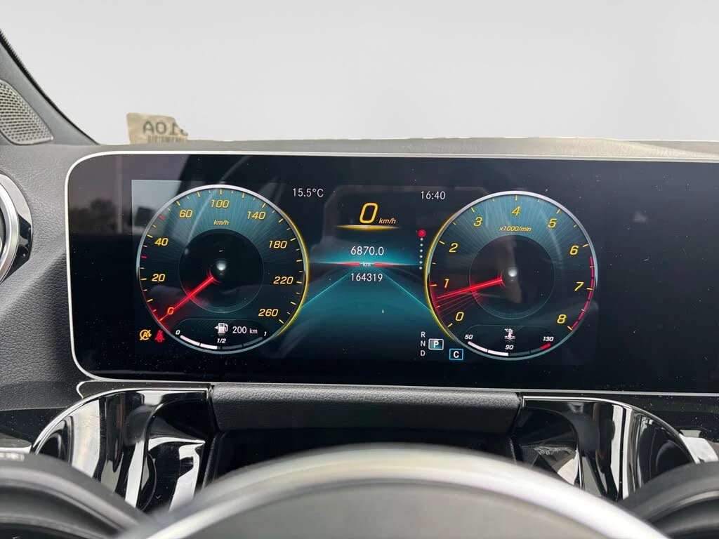 Mercedes-Benz GLA 250 4MATIC* AMG* КАМЕРА* ПАНОРАМА* ПОДГРЕВ* КРАЙНА ЦЕН, снимка 12 - Автомобили и джипове - 55941769