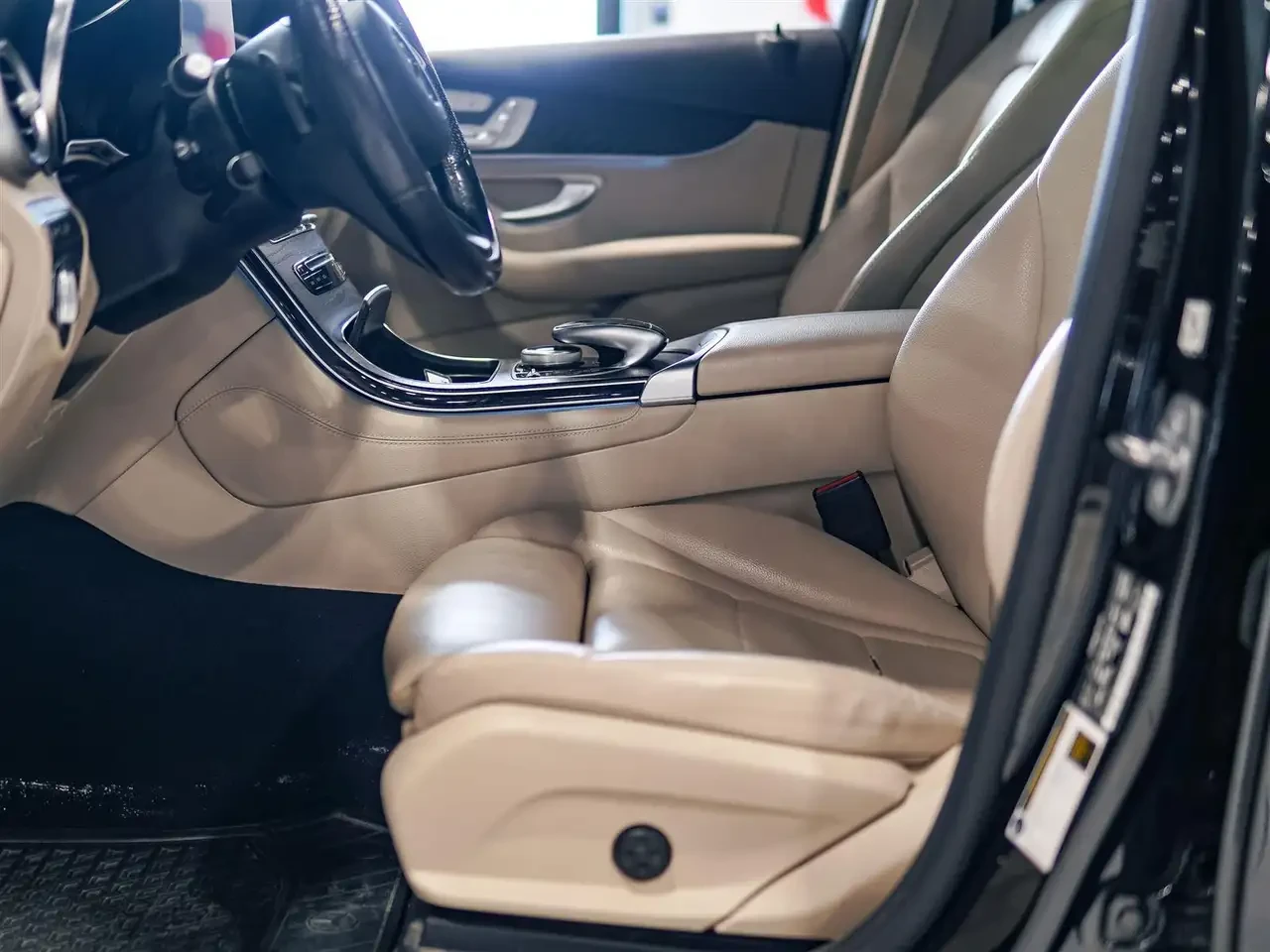 Mercedes-Benz GLC, снимка 14 - Автомобили и джипове - 56180576