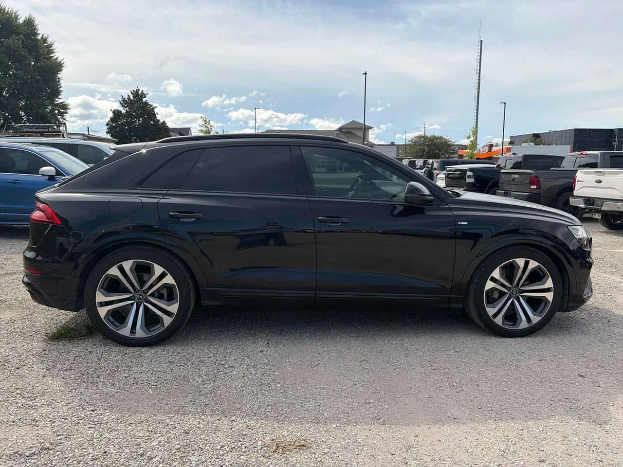 Audi Q8 Technik  CARFAX, снимка 3 - Автомобили и джипове - 56238783