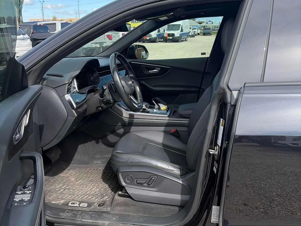 Audi Q8 Technik  CARFAX, снимка 5 - Автомобили и джипове - 56238783