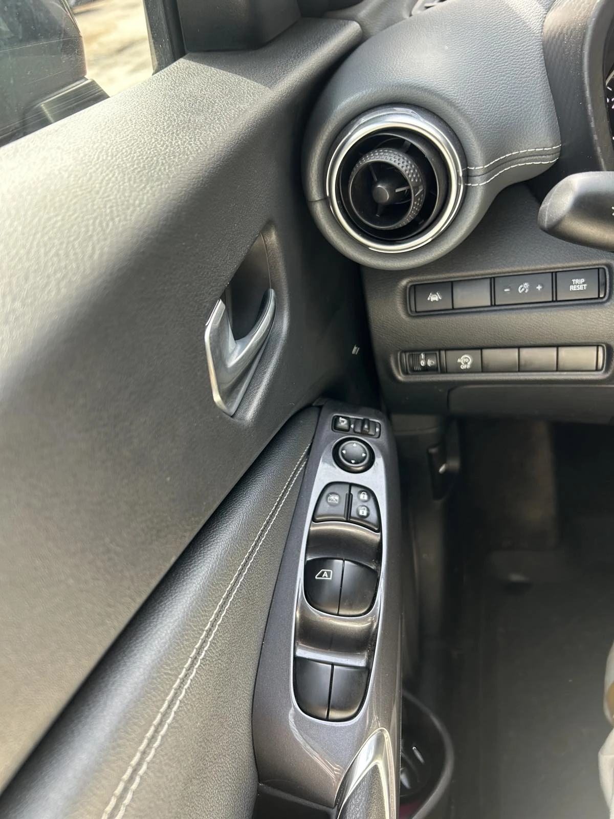 Nissan Juke, снимка 7 - Автомобили и джипове - 56714646