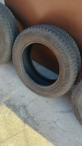 Гуми Зимни 195/65R15, снимка 4 - Гуми и джанти - 52712715