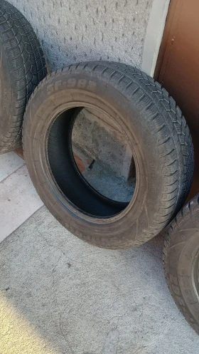 Гуми Зимни 195/65R15, снимка 6 - Гуми и джанти - 52712715