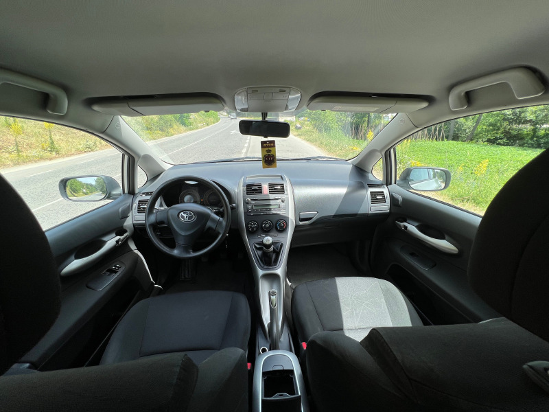 Toyota Auris 1.6 132 КС* Климатик* Парктроник* Холандия, снимка 13 - Автомобили и джипове - 46303631