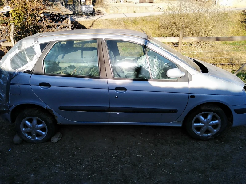 Renault Scenic, снимка 3 - Автомобили и джипове - 47892017