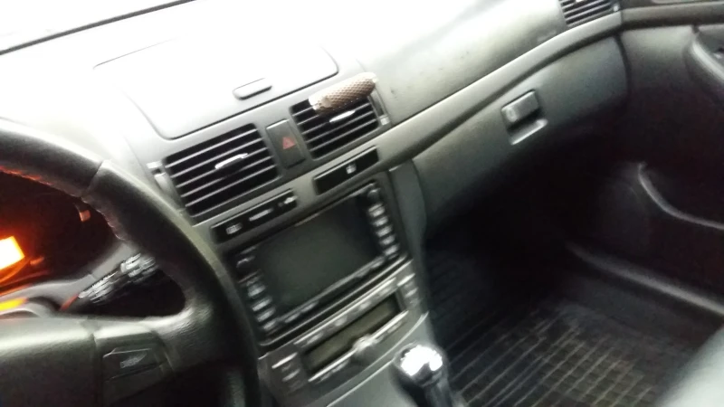 Toyota Avensis, снимка 4 - Автомобили и джипове - 50054784