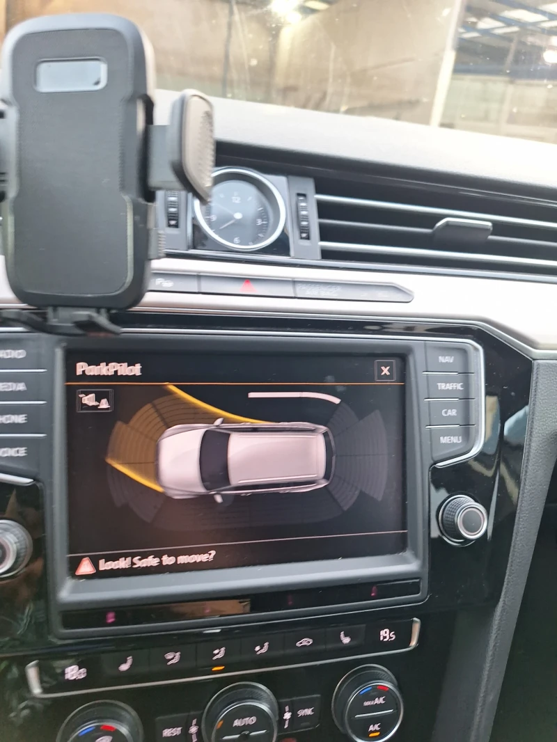 VW Passat 2.0 tdi, снимка 12 - Автомобили и джипове - 52371965