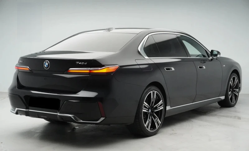 BMW 740 M-Sport xDrive, Massage, снимка 3 - Автомобили и джипове - 52170675