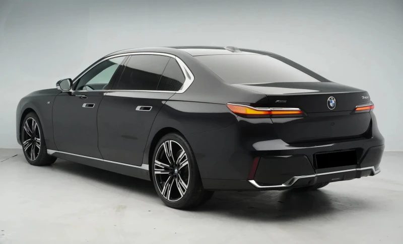 BMW 740 M-Sport xDrive, Massage, снимка 2 - Автомобили и джипове - 52170675