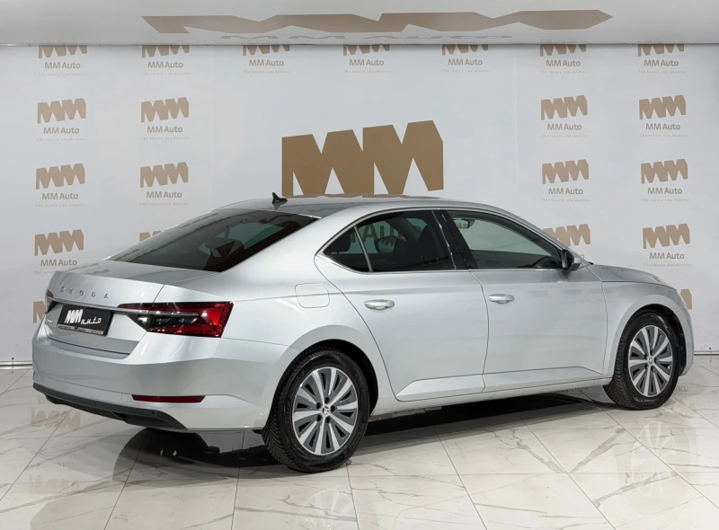 Skoda Superb 2.0 TDI* Facelift* Camera* LED* DSG* Подгрев, снимка 2 - Автомобили и джипове - 52558836