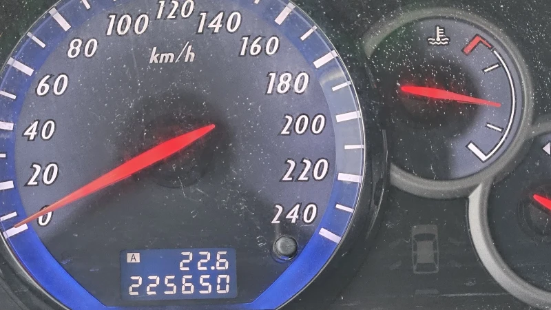 Mitsubishi Grandis 2 4 бензин  газ летни зимни гуми, снимка 13 - Автомобили и джипове - 52967034