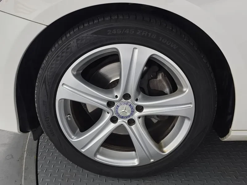 Mercedes-Benz E 220 Avantgarde - изображение 5