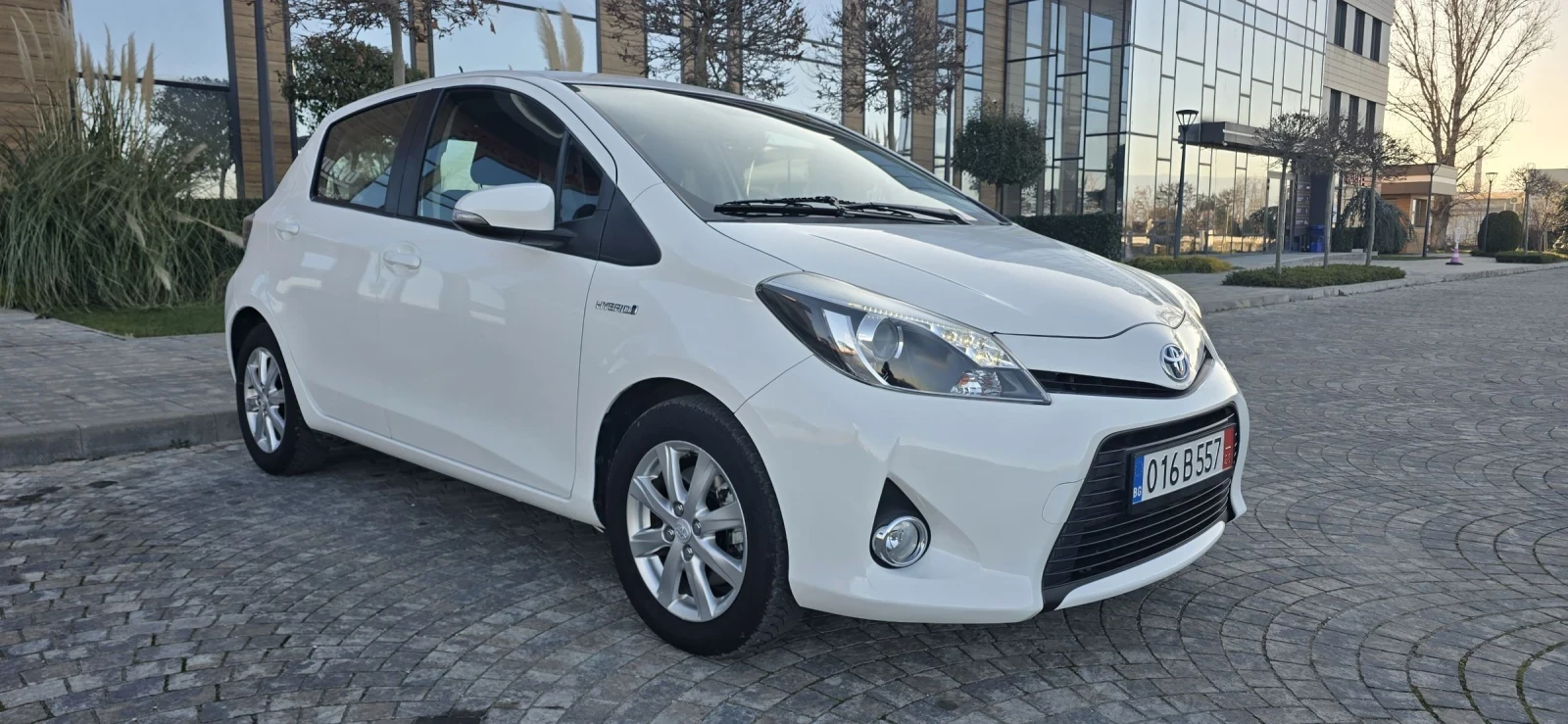 Toyota Yaris 1.5 HYBRID/БЕНЗИН/ЛИЗИНГ/КАМЕРА, снимка 1