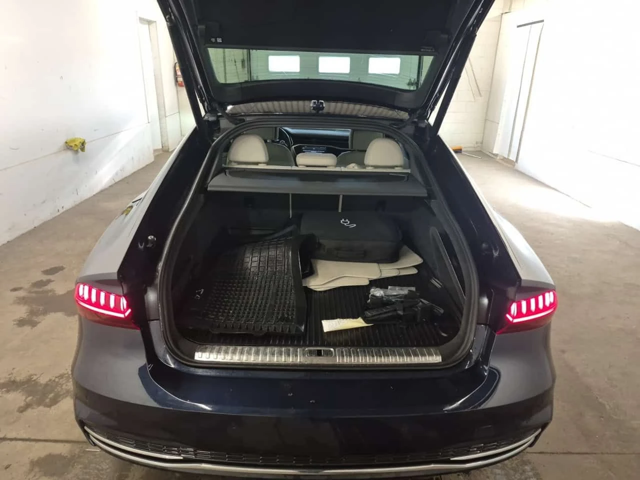 Audi A7 PHEV 55TFSIe S-Line Premium+ * ���� ���������� | Mobile.bg � ����������� 12
