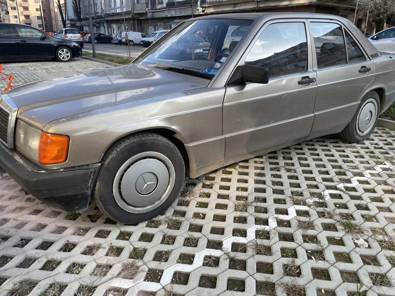 Mercedes-Benz 190 2.0 Автомат, снимка 2 - Автомобили и джипове - 53977399