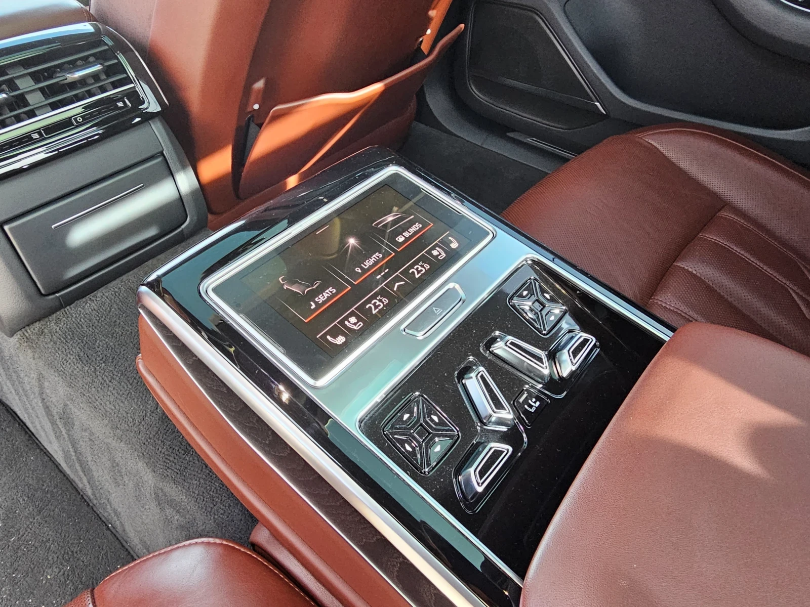 Audi A8 Long 55TFSI Full, снимка 12 - Автомобили и джипове - 54197639