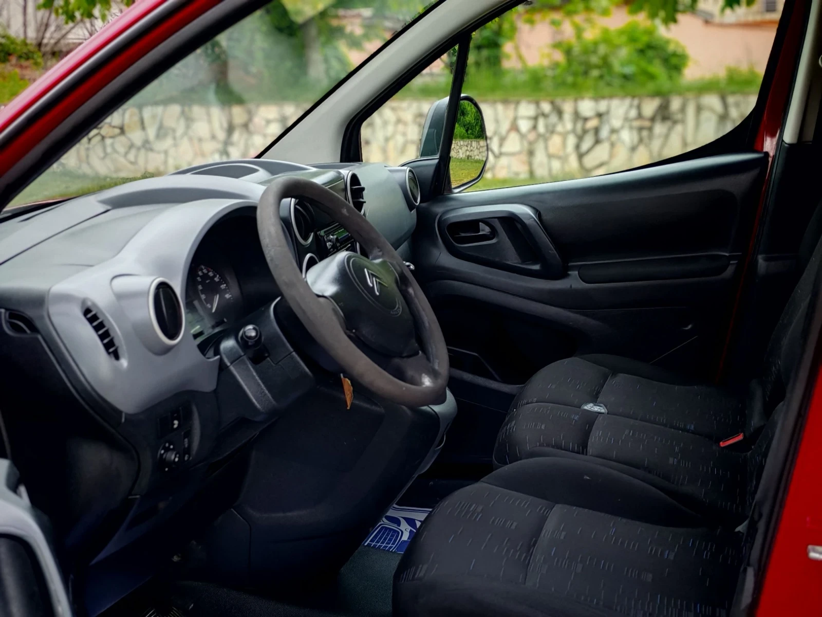 Citroen Berlingo 1.6HDI(90)* MAXI-БАЗА* КЛИМАТИК* НОВ ВНОС* , снимка 11 - Автомобили и джипове - 54644642