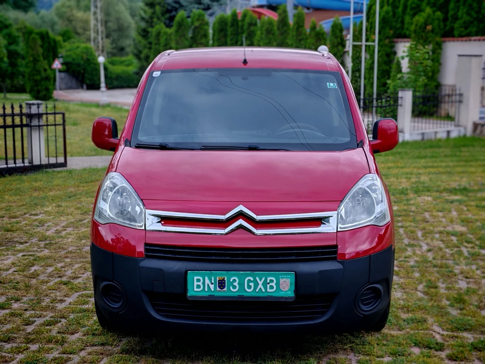 Citroen Berlingo 1.6HDI(90)* MAXI-БАЗА* КЛИМАТИК* НОВ ВНОС* , снимка 10 - Автомобили и джипове - 54644642