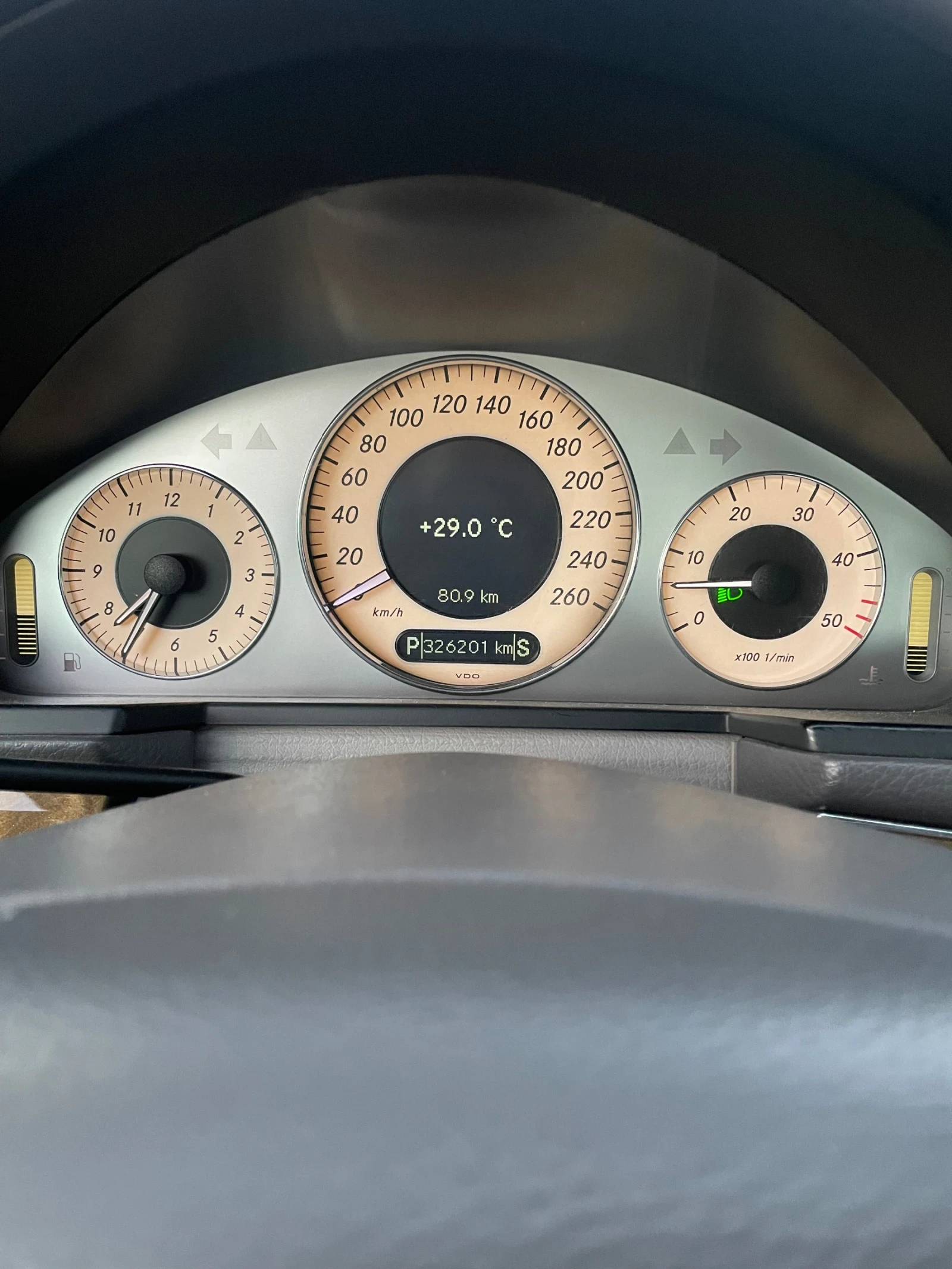 Mercedes-Benz E 320, снимка 5 - Автомобили и джипове - 54858684