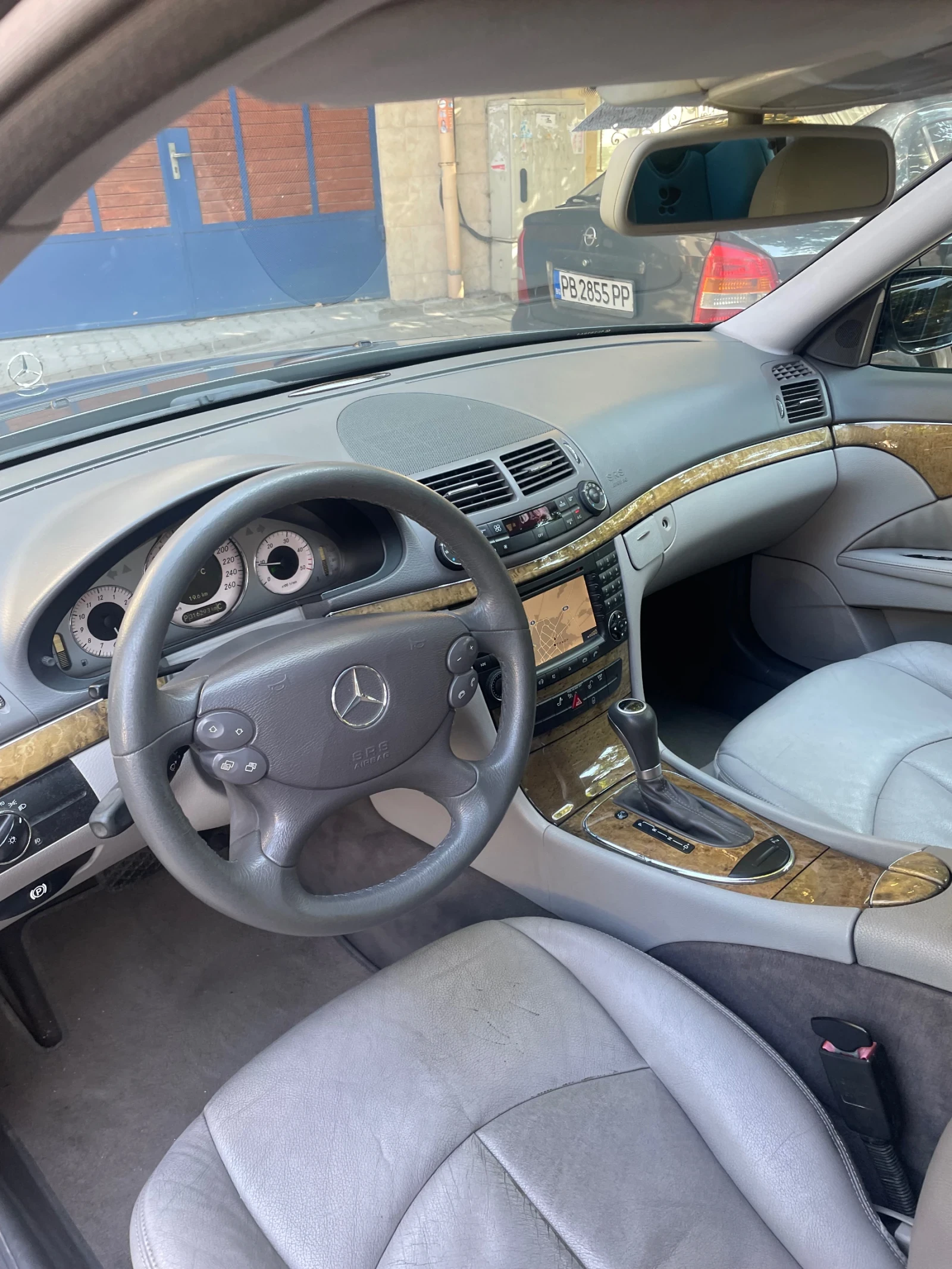 Mercedes-Benz E 320, снимка 10 - Автомобили и джипове - 54858684