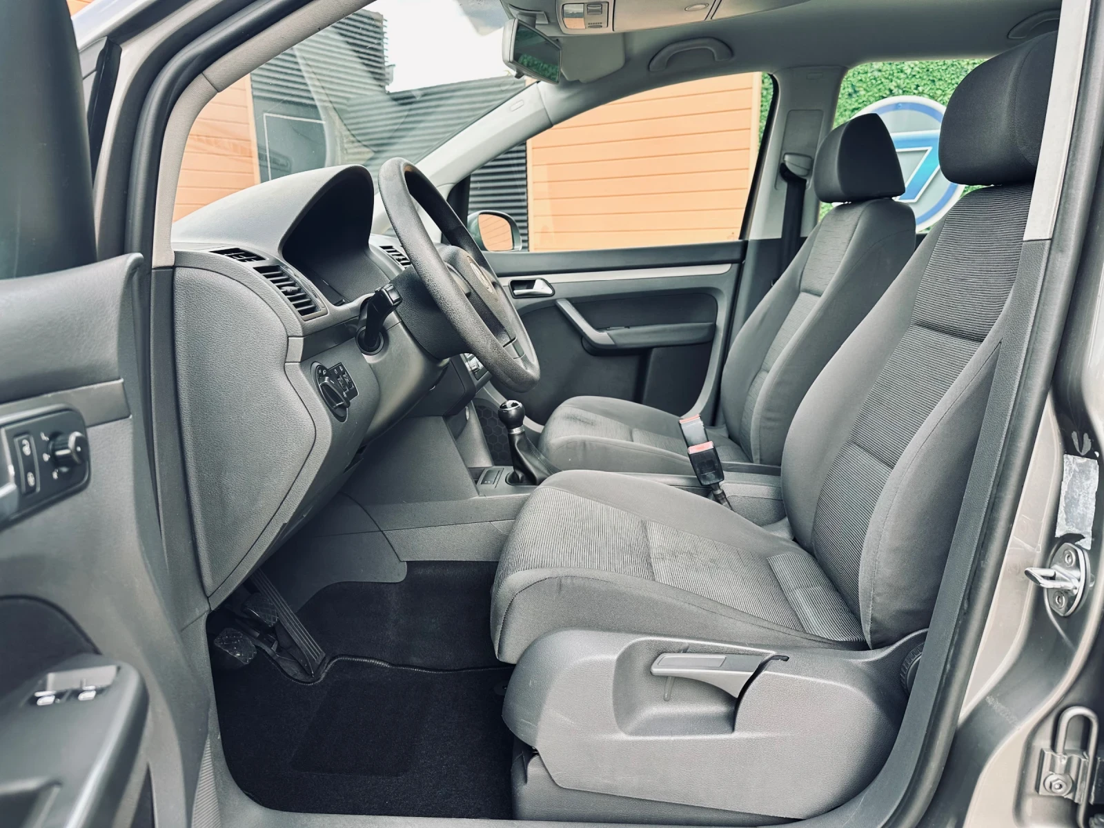 VW Touran 1.9TDI/6-ck/7-места, снимка 9 - Автомобили и джипове - 55049199
