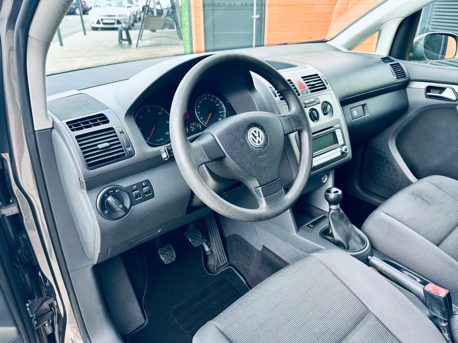 VW Touran 1.9TDI/6-ck/7-места, снимка 10 - Автомобили и джипове - 55049199