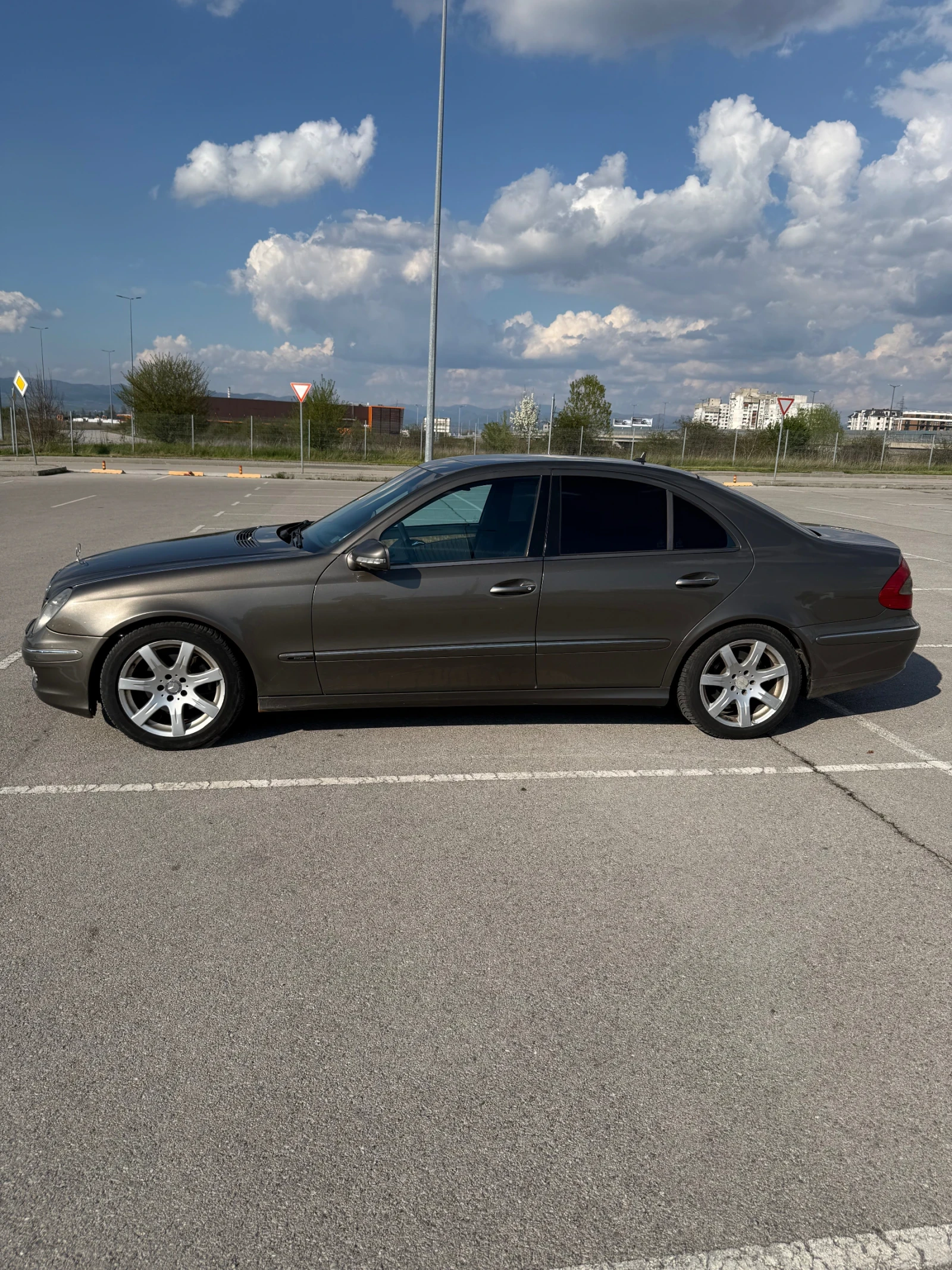 Mercedes-Benz E 220 Mercedes E220, снимка 3 - Автомобили и джипове - 55091454
